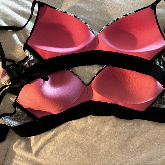 PINK VS bras - Picture 2 of 7